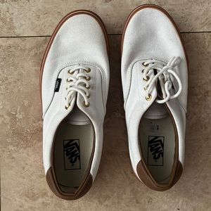 Vans men’s white canvas tennis shoe